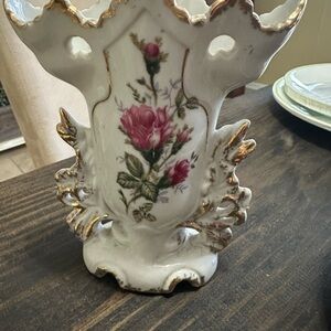 Elegant Floral Vase with Gold Accents